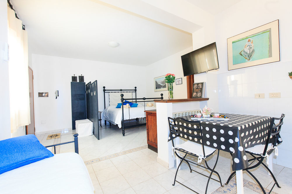 Domus Socolatae Apartments&Suites Фолоника Екстериор снимка